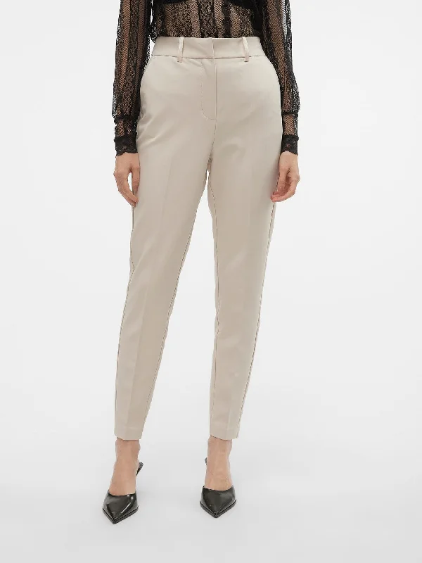 Γυναικείο παντελόνι VMHOLLY HR TAPERED PANT 10297490 | 10297490 Fashionable Sporty Pants Γυναικείο παντελόνι VMHOLLY HR TAPERED PANT 10297490 | 10297490 Fashionable Sporty Pants