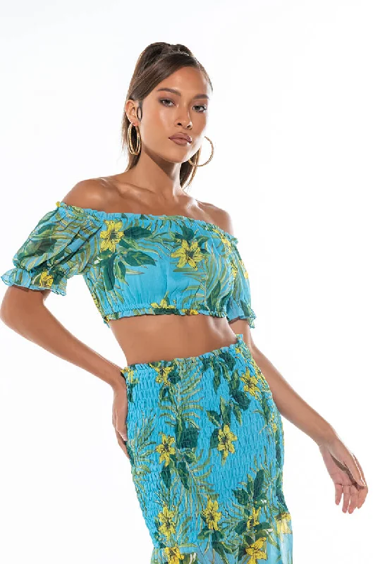 THE WAY SHE WALKS FLORAL CROPPED BLOUSE Ruffled Neck Blouse