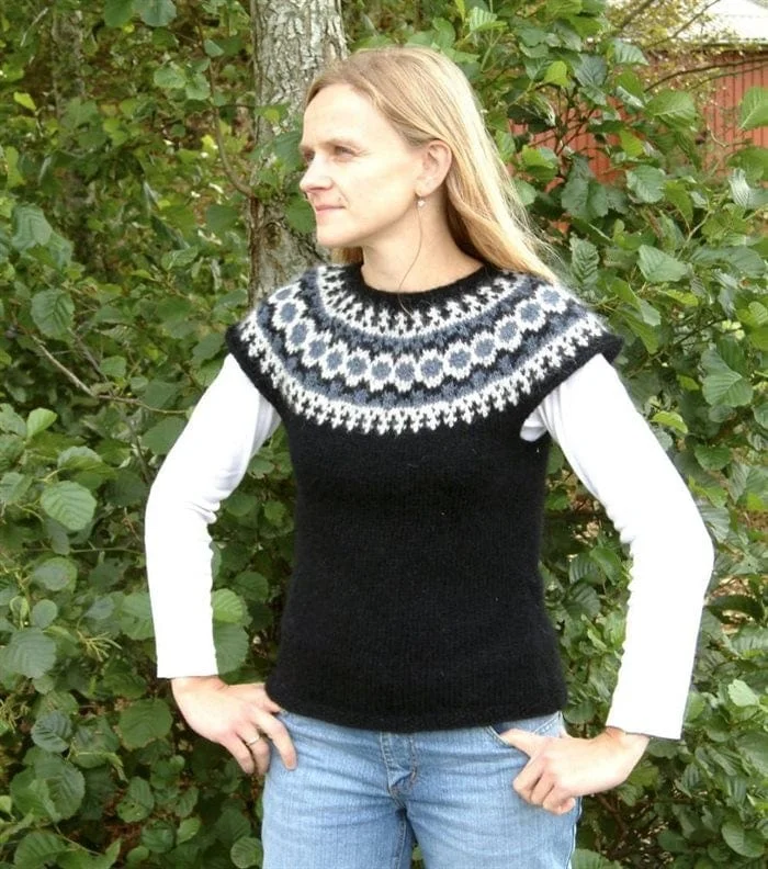 Lettlopi Black Sweater Vest - Knitting Kit Faux Fur Fabric Real Fur Fabric Shearling Fabric Lettlopi Black Sweater Vest - Knitting Kit Faux Fur Fabric Real Fur Fabric Shearling Fabric